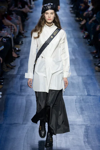 Look 49